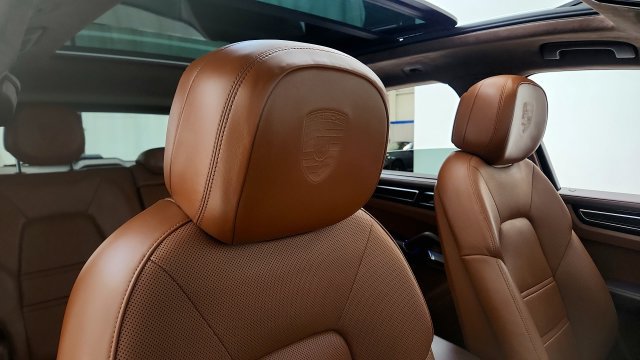 Used 2019 Porsche Cayenne Turbo AWD/4WD image 33