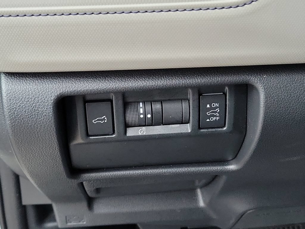 Certified 2025 Subaru Forester Premium AWD/4WD image 29