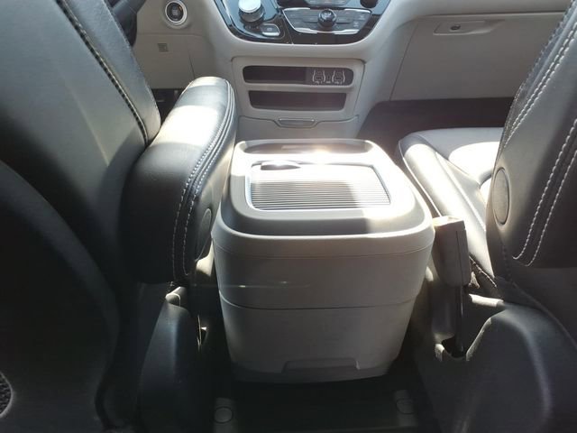 Used 2024 Chrysler Pacifica Touring-L FWD image 15