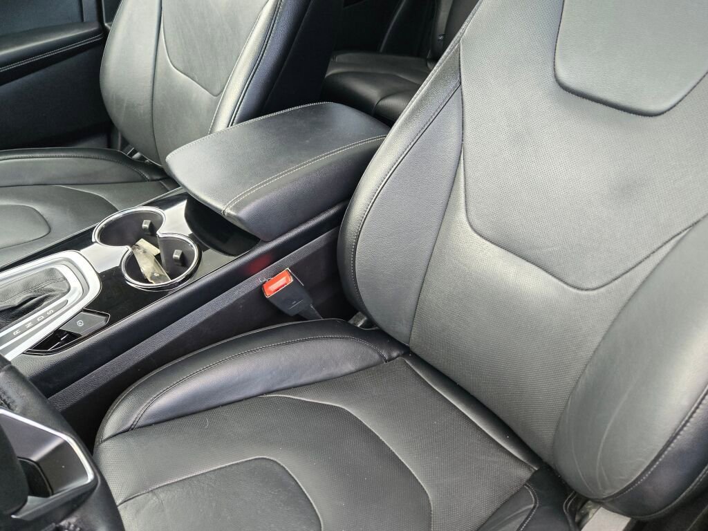 Used 2018 Ford Edge Titanium w/ Equipment Group 301A AWD/4WD image 27