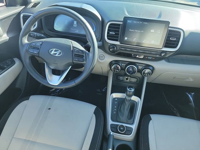 Used 2025 Hyundai Venue SEL image 13