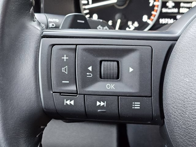 Used 2025 Nissan Pathfinder SV FWD image 18