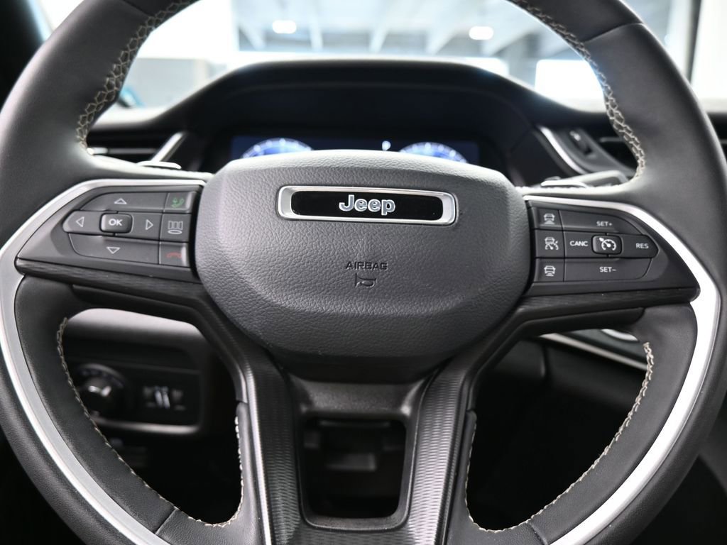 Used 2023 Jeep Grand Cherokee L Laredo AWD/4WD image 25