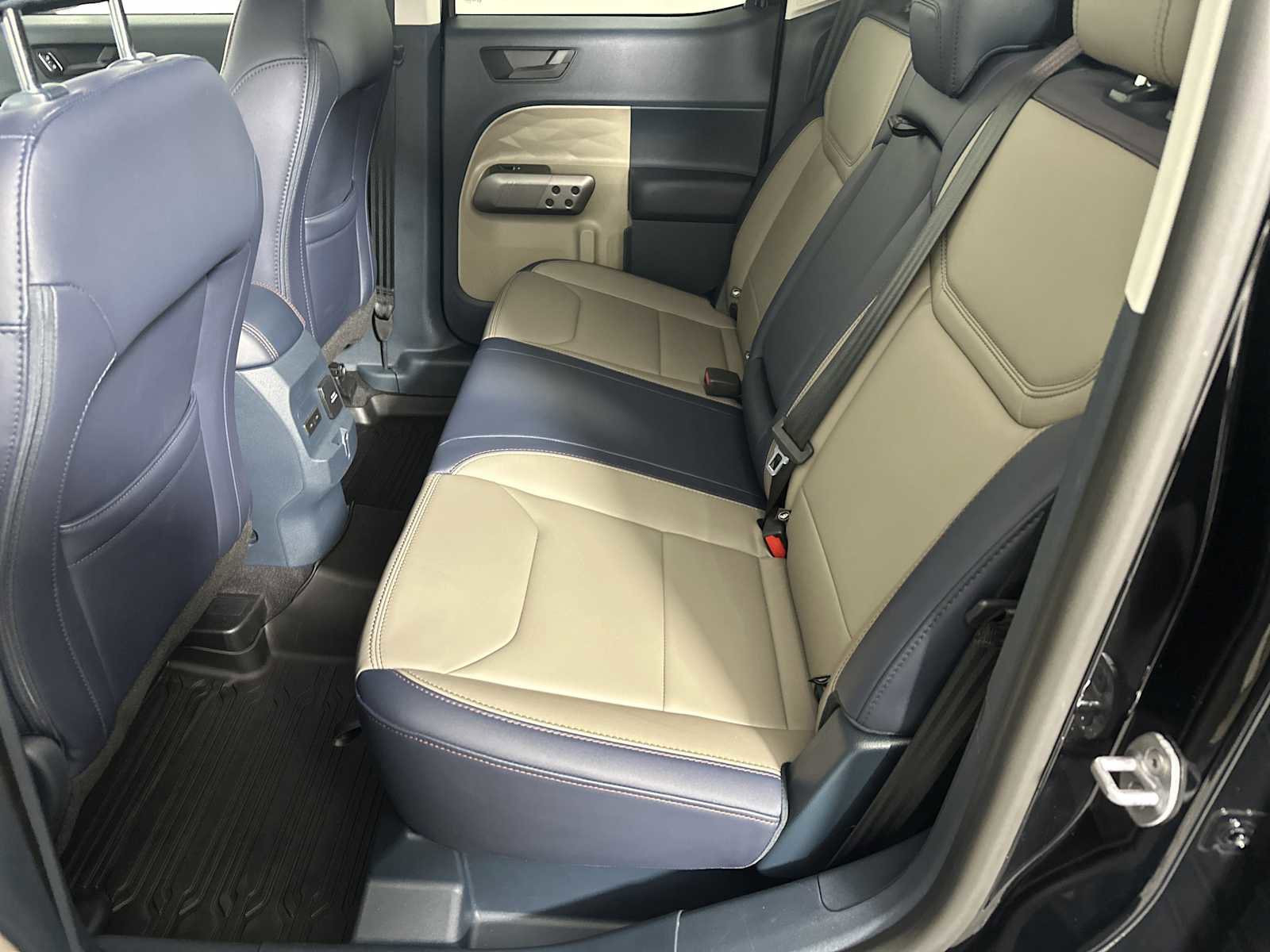 Used 2025 Ford Maverick Lariat image 22