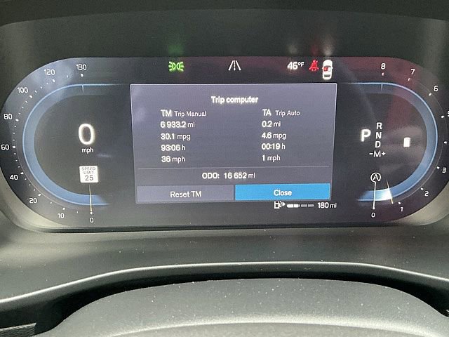 Certified 2025 Volvo XC40 B5 Plus image 33