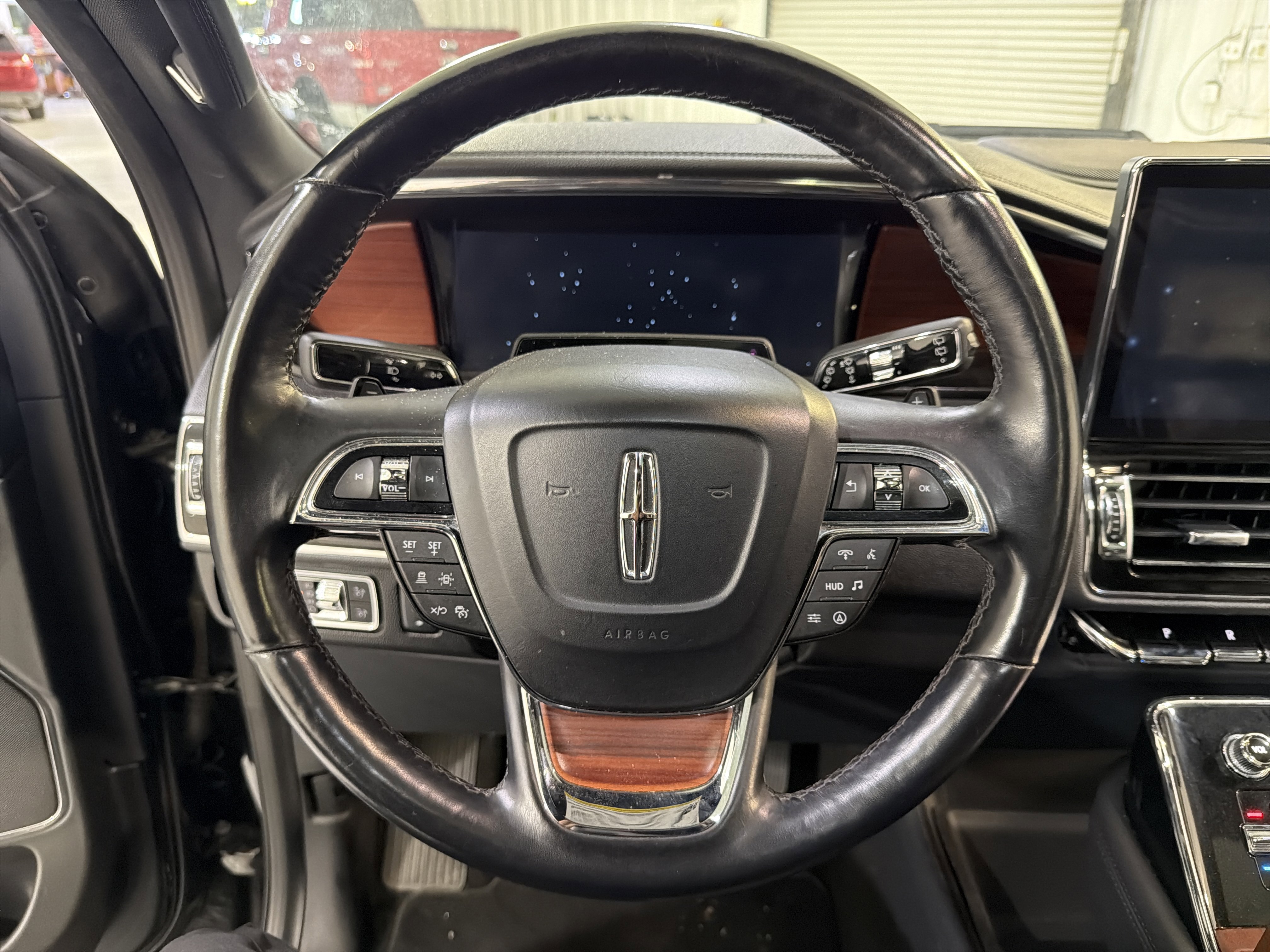 Used 2023 Lincoln Navigator Reserve AWD/4WD image 17
