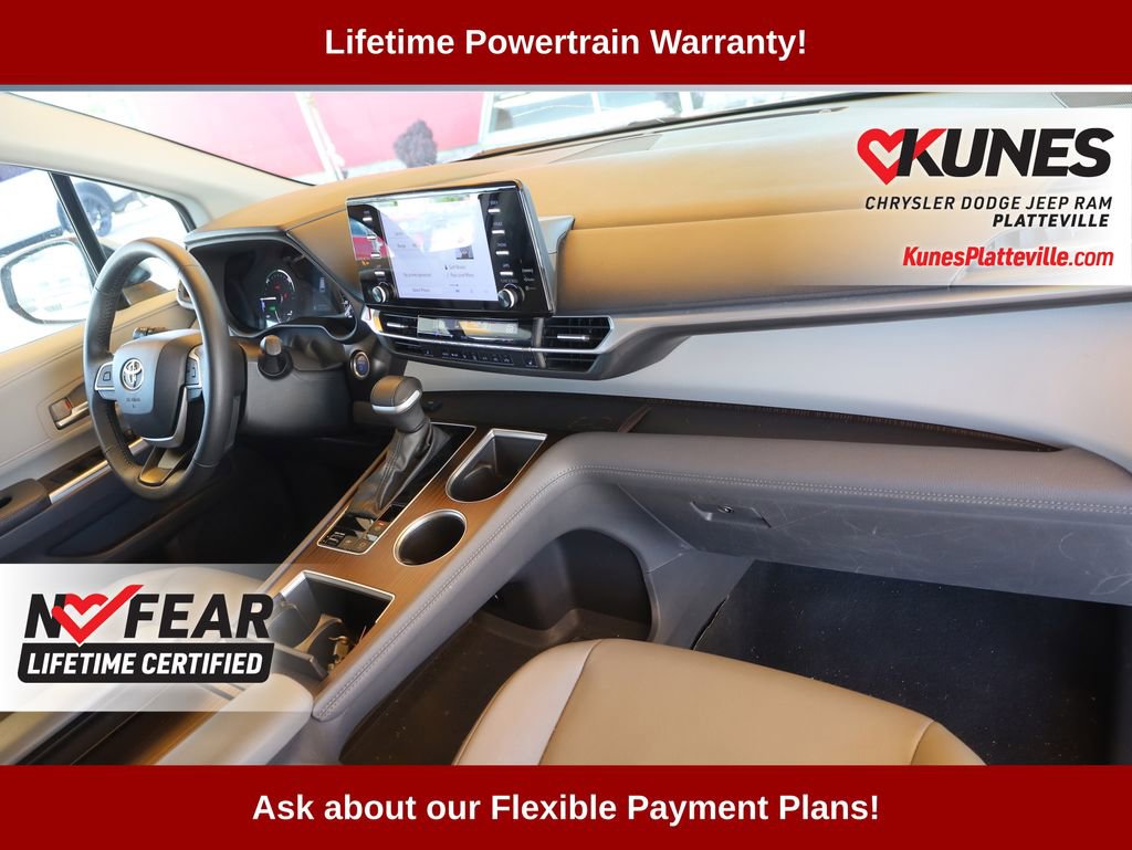 Used 2024 Toyota Sienna XLE image 16