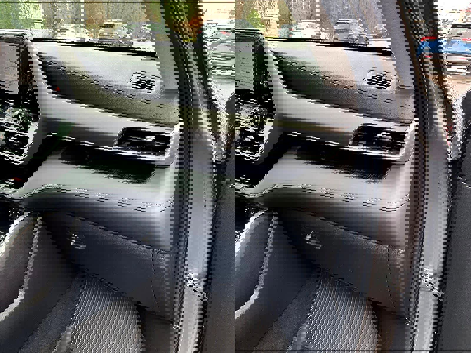 Used 2024 Toyota Highlander XLE image 13