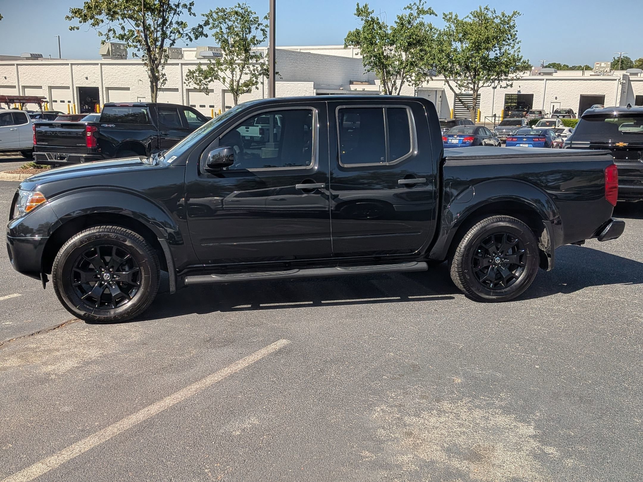 Used 2021 Nissan Frontier SV w/ Midnight Edition Floor Mats RWD image 6