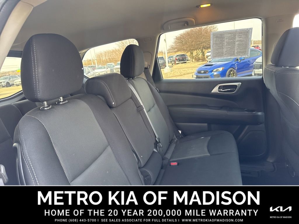 Used 2020 Nissan Pathfinder S image 32