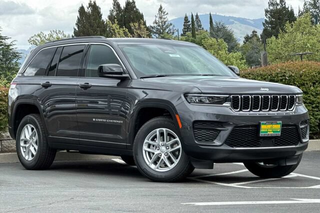 New 2026 Jeep Grand Cherokee Laredo X AWD/4WD image 2