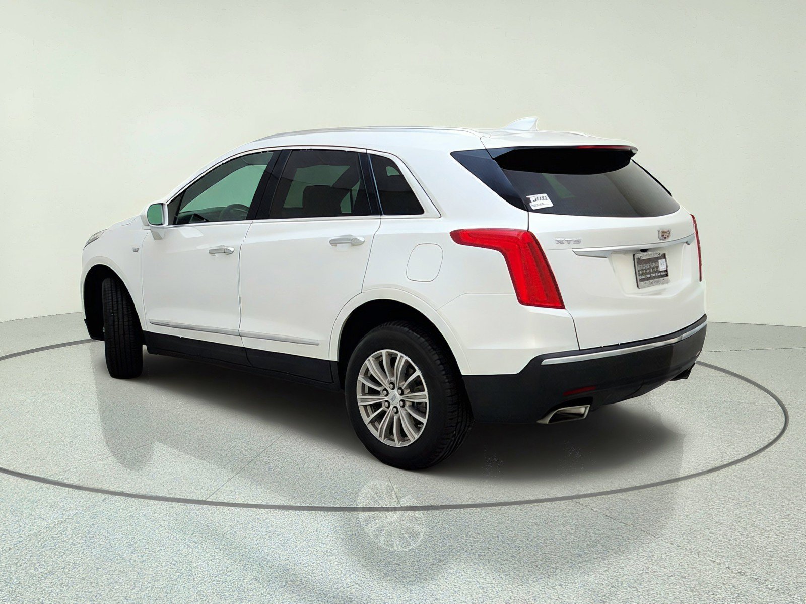 Used 2017 Cadillac XT5 Luxury w/ Driver Awareness Package FWD image 12