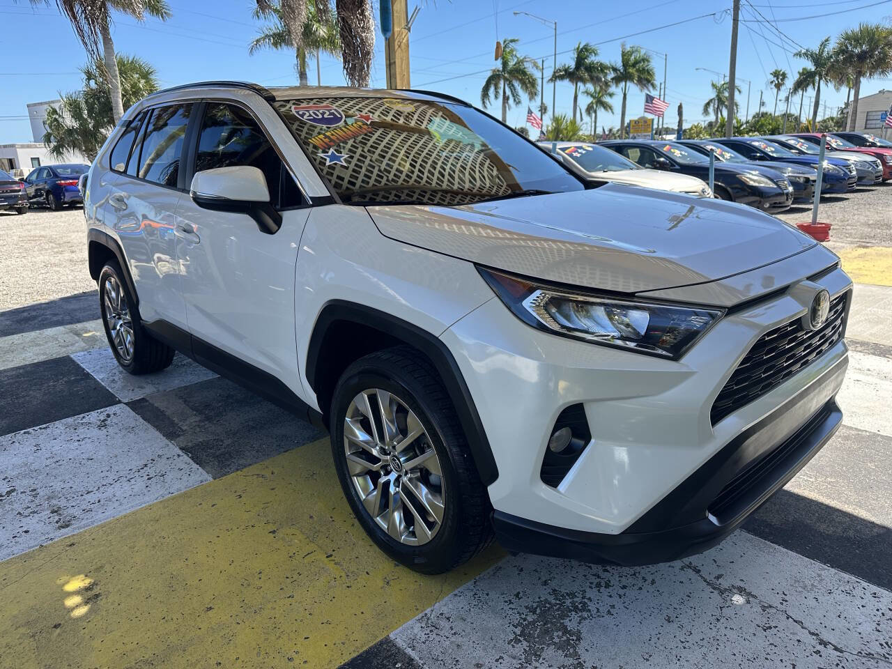 Used 2021 Toyota RAV4 XLE Premium image 3