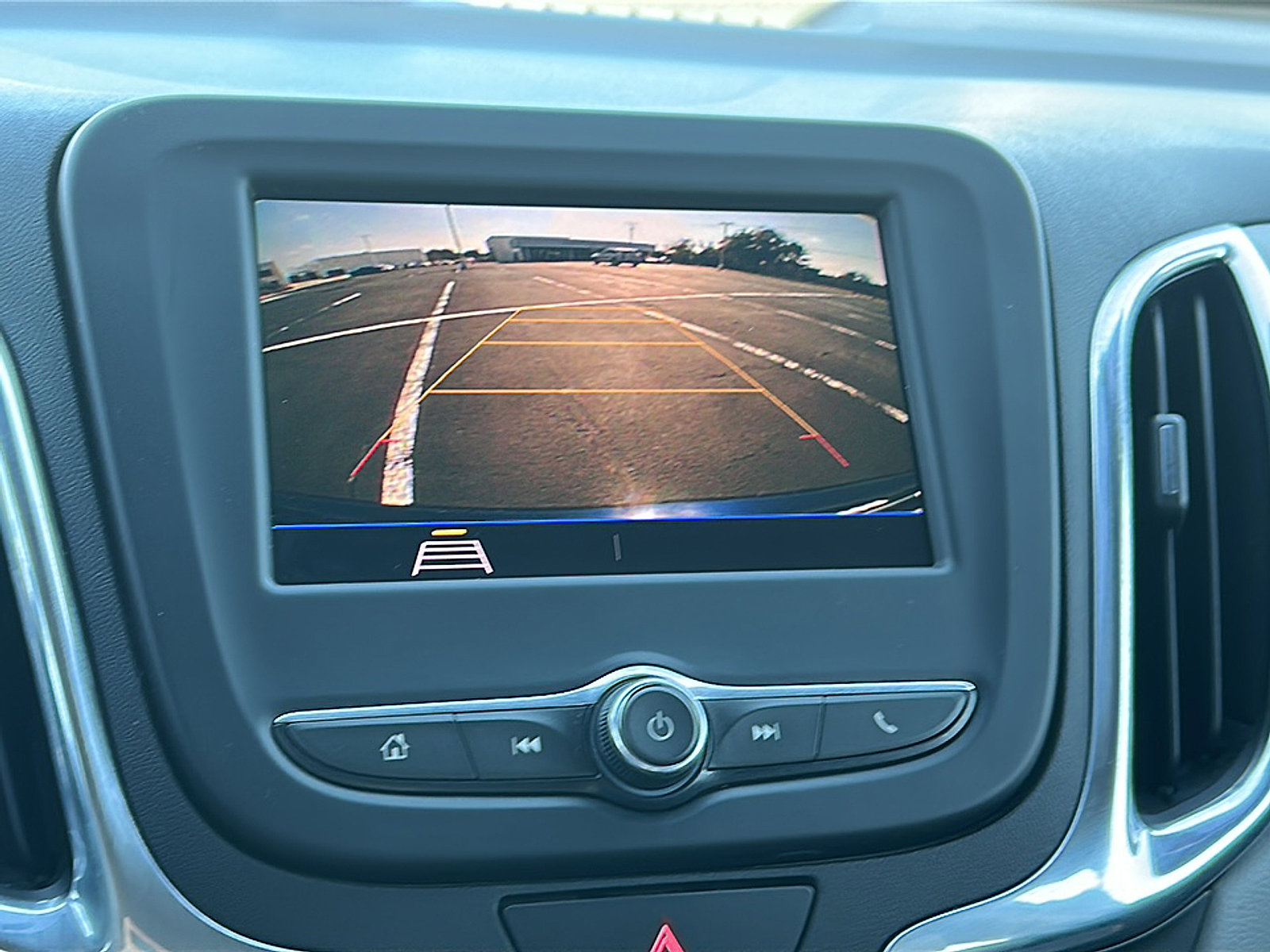 Used 2020 Chevrolet Equinox LT image 32