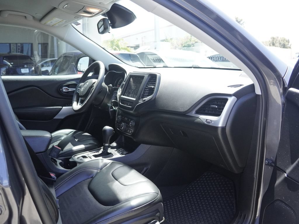 Used 2022 Jeep Cherokee Latitude AWD/4WD image 22