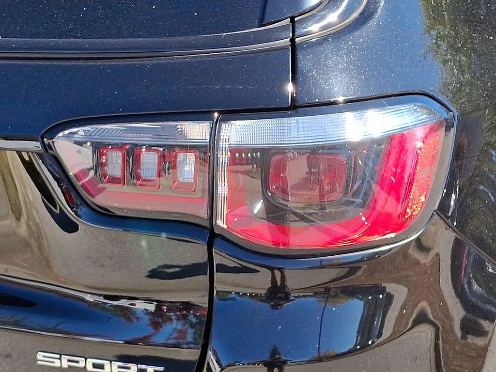 Used 2018 Jeep Compass Sport image 10