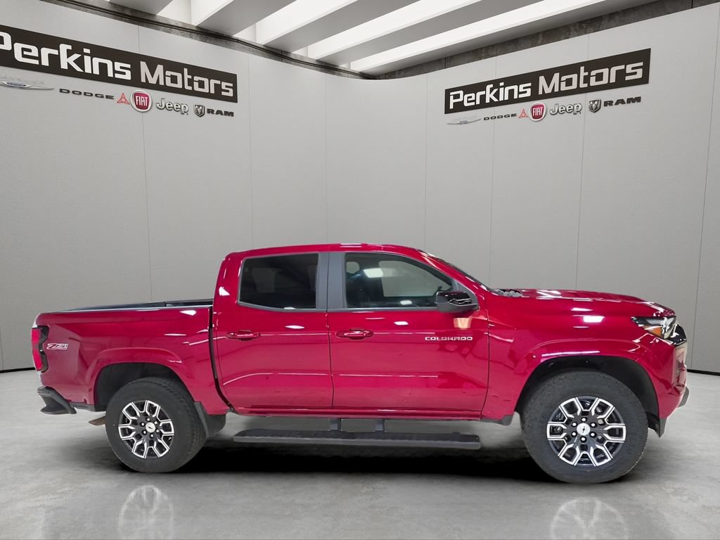 Used 2024 Chevrolet Colorado Z71 w/ Z71 Convenience Package 2 AWD/4WD image 6