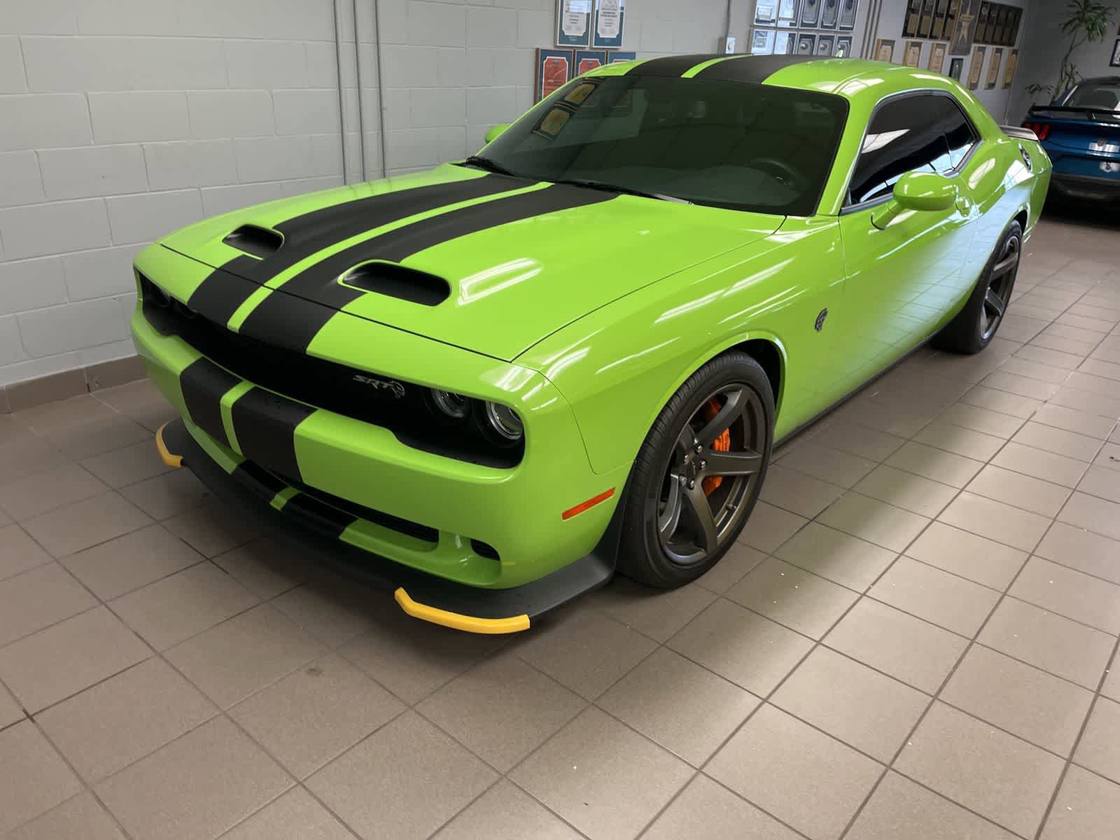Used 2019 Dodge Challenger SRT Hellcat w/ Plus Package RWD video 2