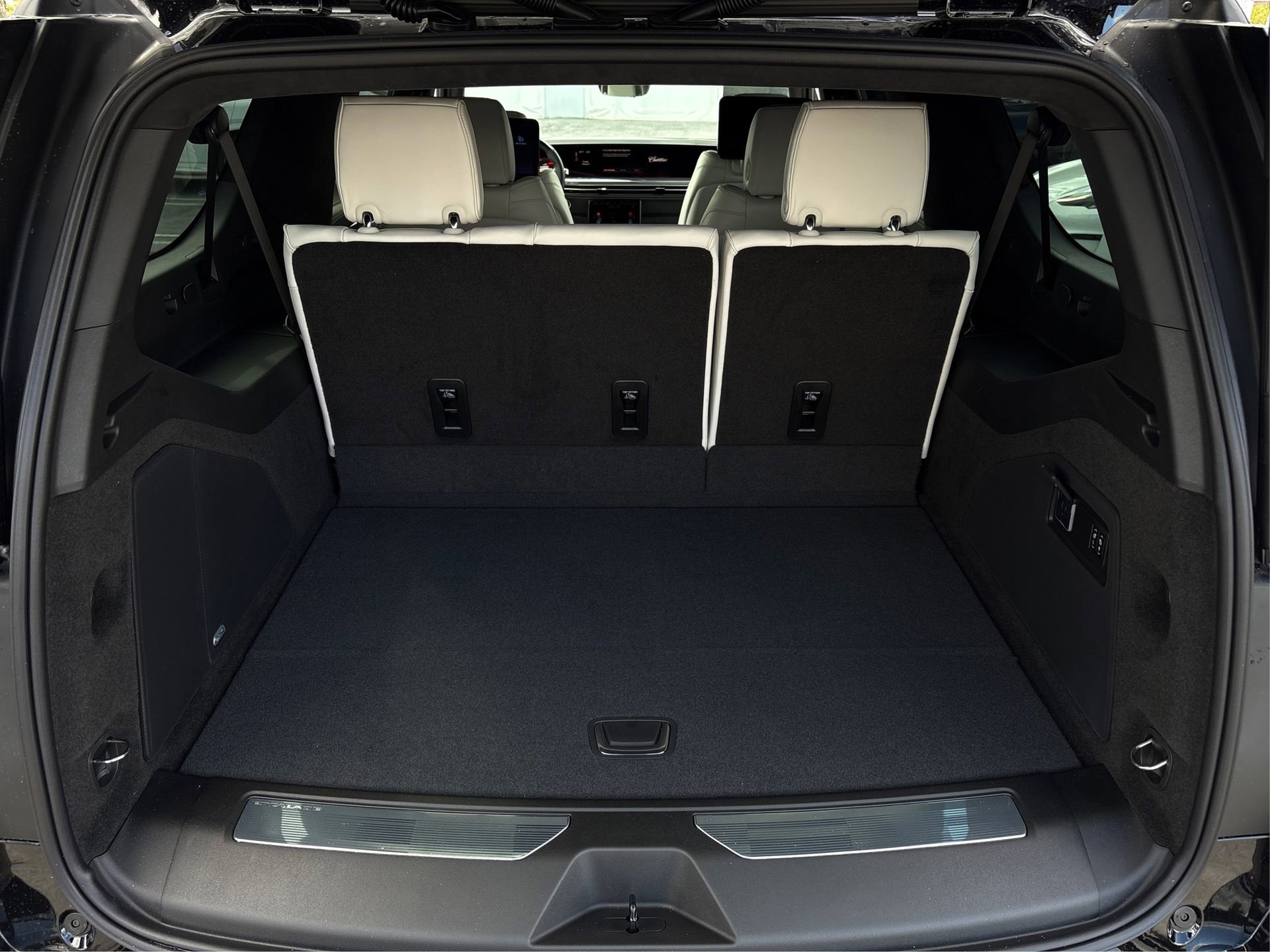 New 2026 Cadillac Escalade ESV V image 11