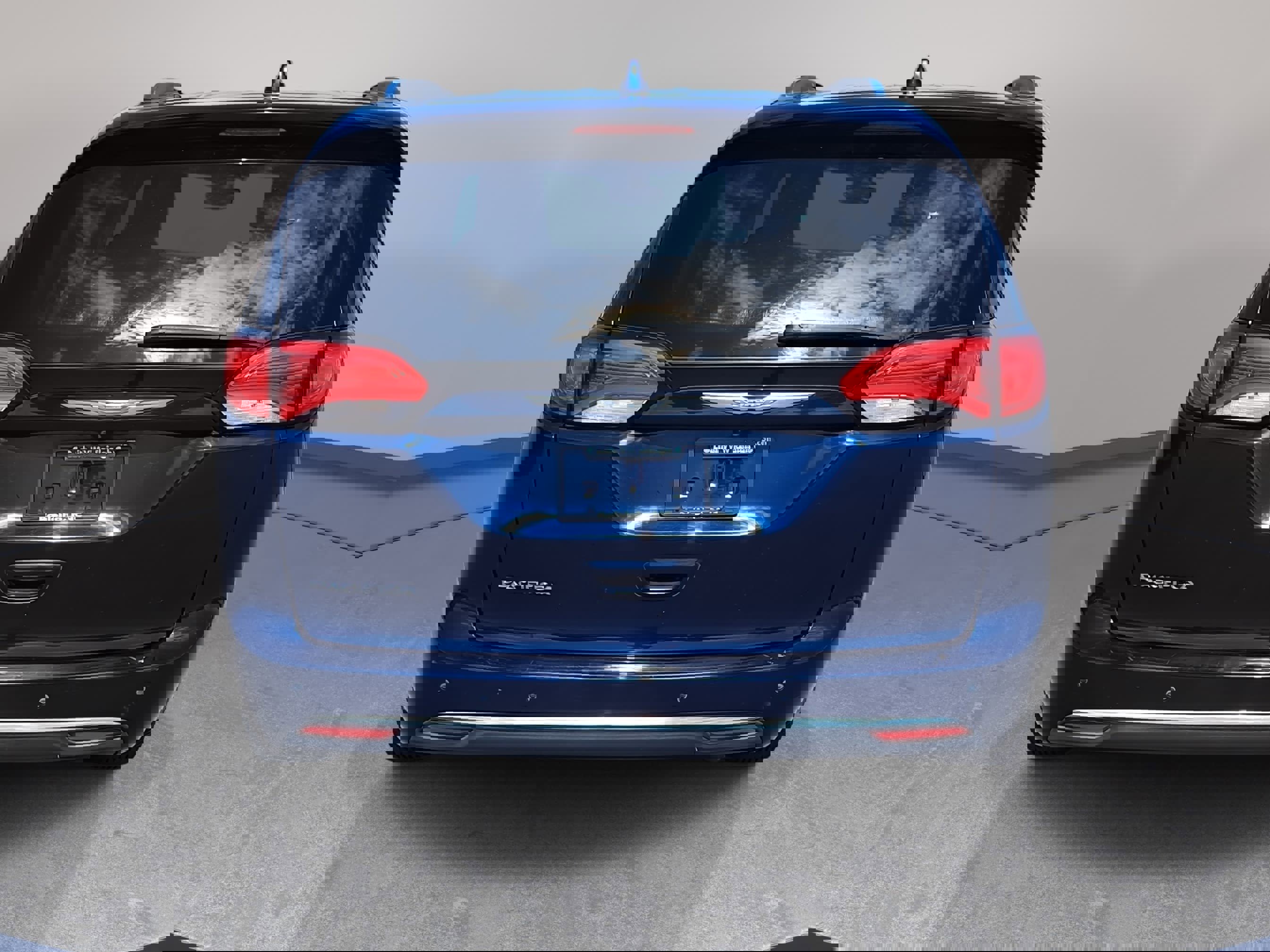 Used 2017 Chrysler Pacifica Touring-L Plus image 6