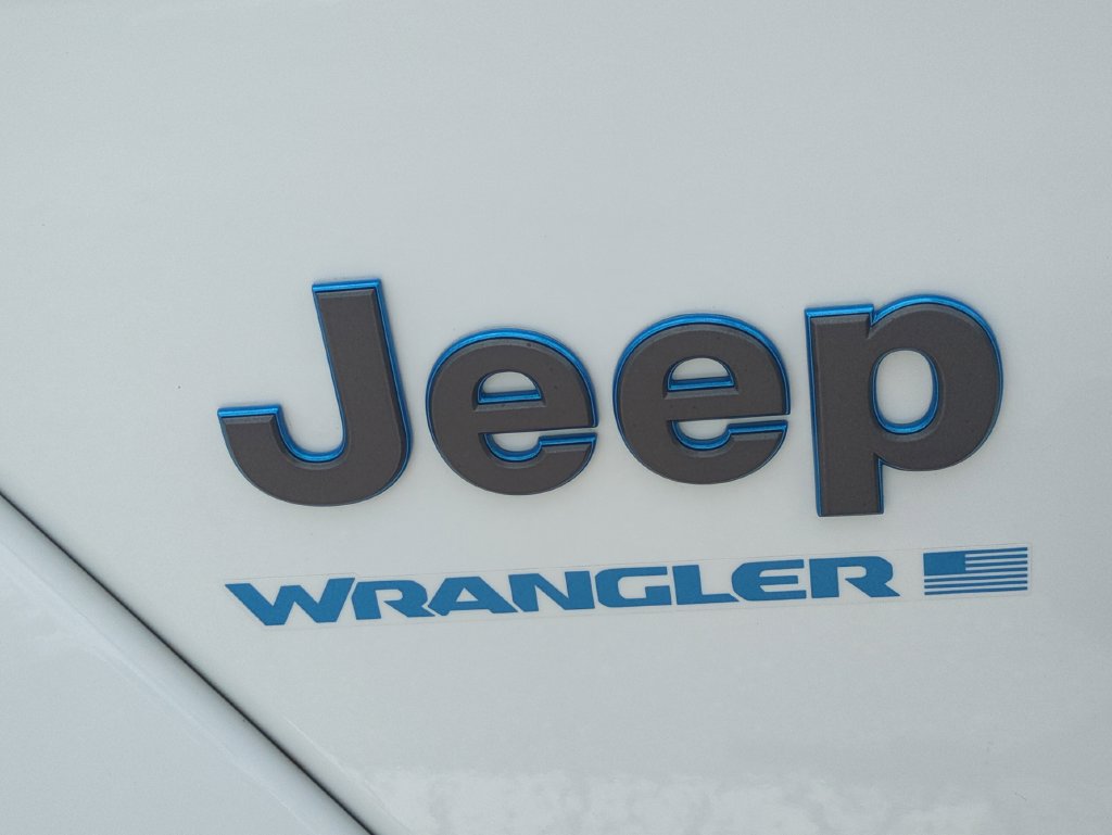 Used 2025 Jeep Wrangler Unlimited Sahara AWD/4WD image 32