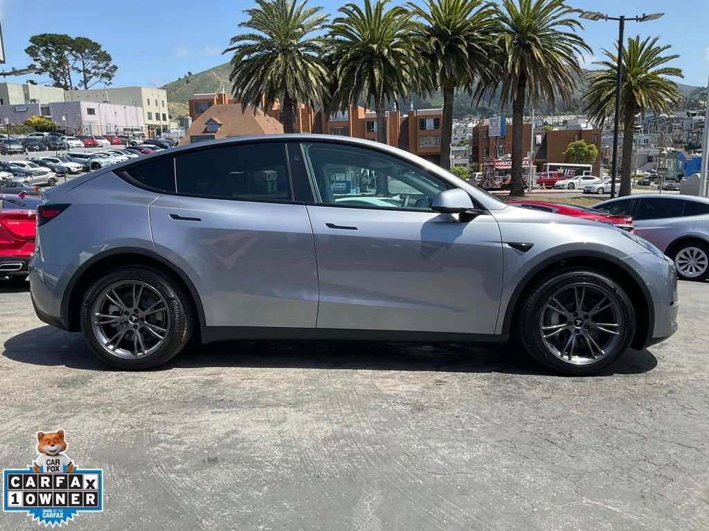 Used 2025 Tesla Model Y Long Range AWD/4WD image 3