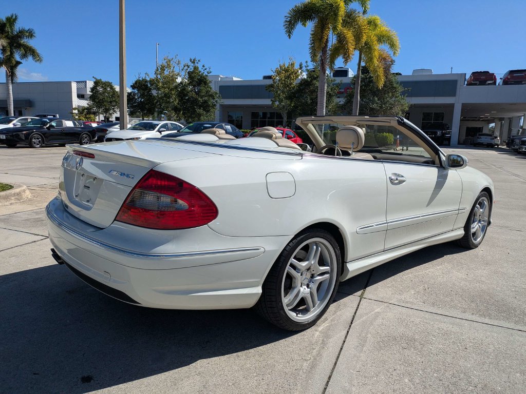 Used 2009 Mercedes-Benz CLK 550 Cabriolet w/ Premium II Pkg image 4