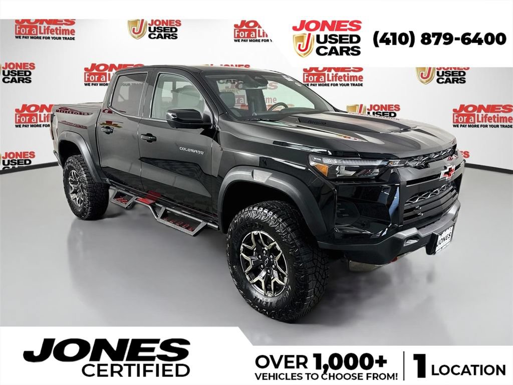 Used 2025 Chevrolet Colorado ZR2 w/ Technology Package AWD/4WD image 1