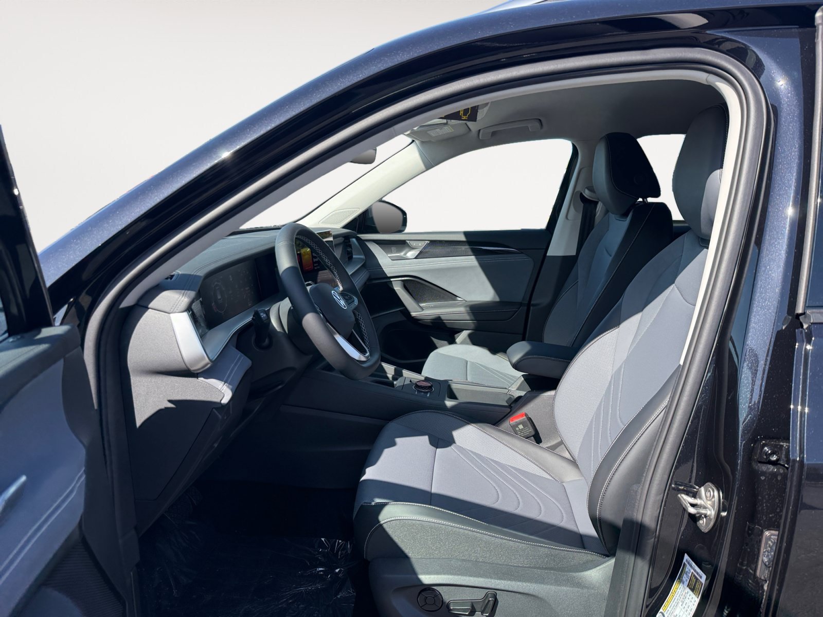 New 2026 Volkswagen Tiguan SE FWD image 10