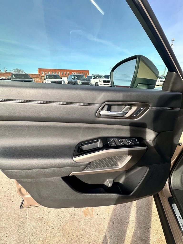 Certified 2024 Nissan Pathfinder Platinum image 24