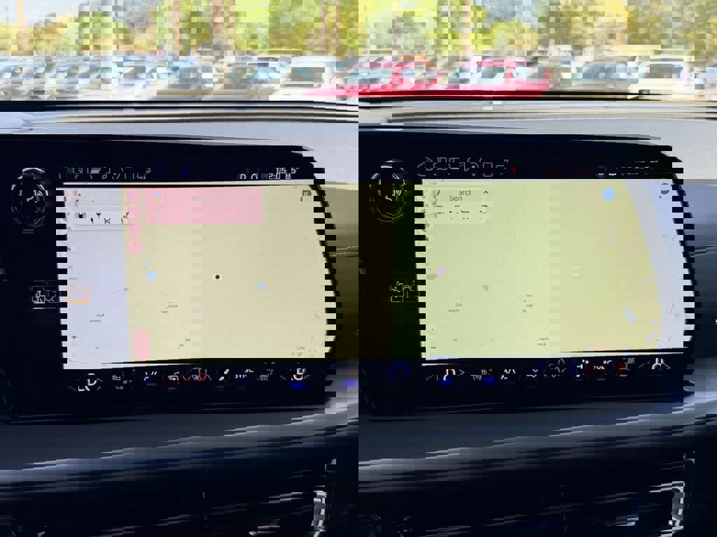 Certified 2025 Chevrolet Traverse LT w/ Driver Confidence Package image 26