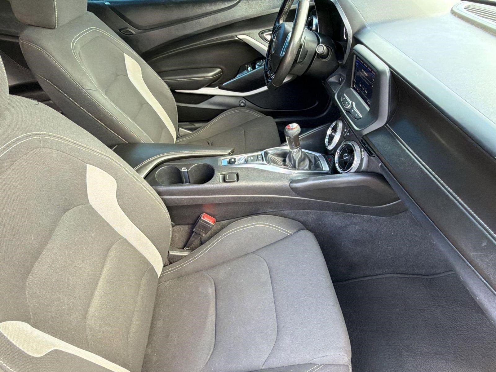 Used 2020 Chevrolet Camaro LT RWD image 31
