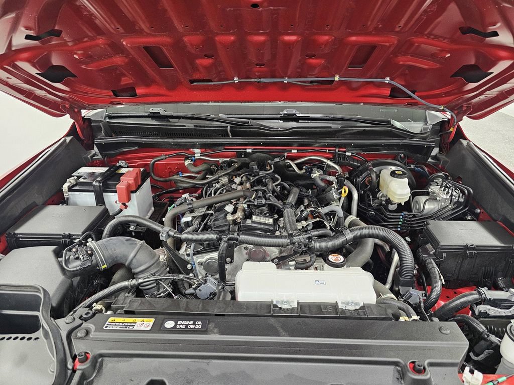 Used 2025 Toyota 4Runner SR5 AWD/4WD image 9