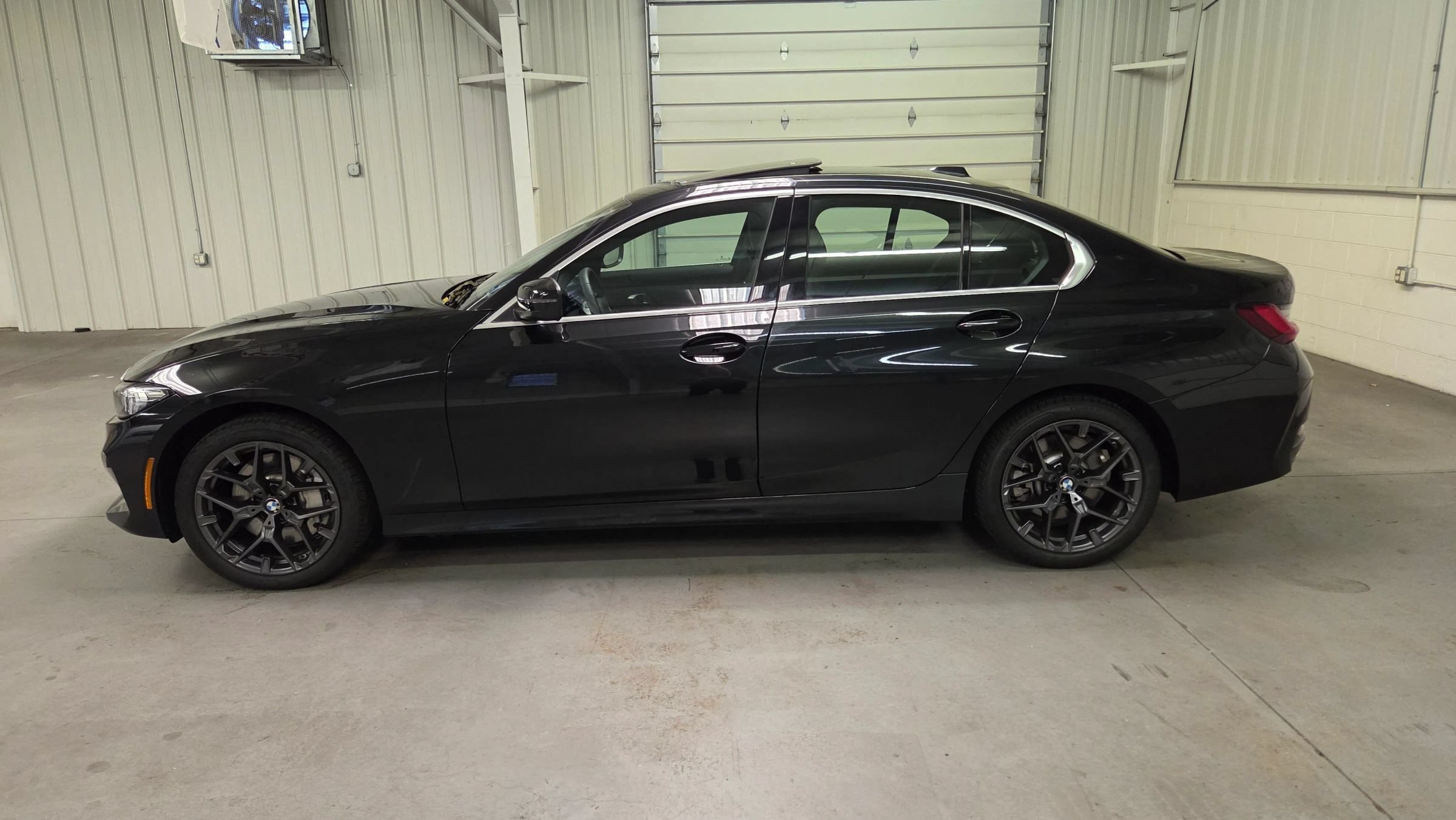Used 2026 BMW 330i xDrive Sedan AWD/4WD image 3