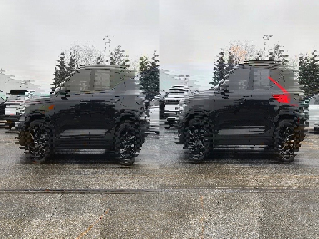 Used 2022 Volvo XC40 T5 R-Design w/ Advanced Package image 4