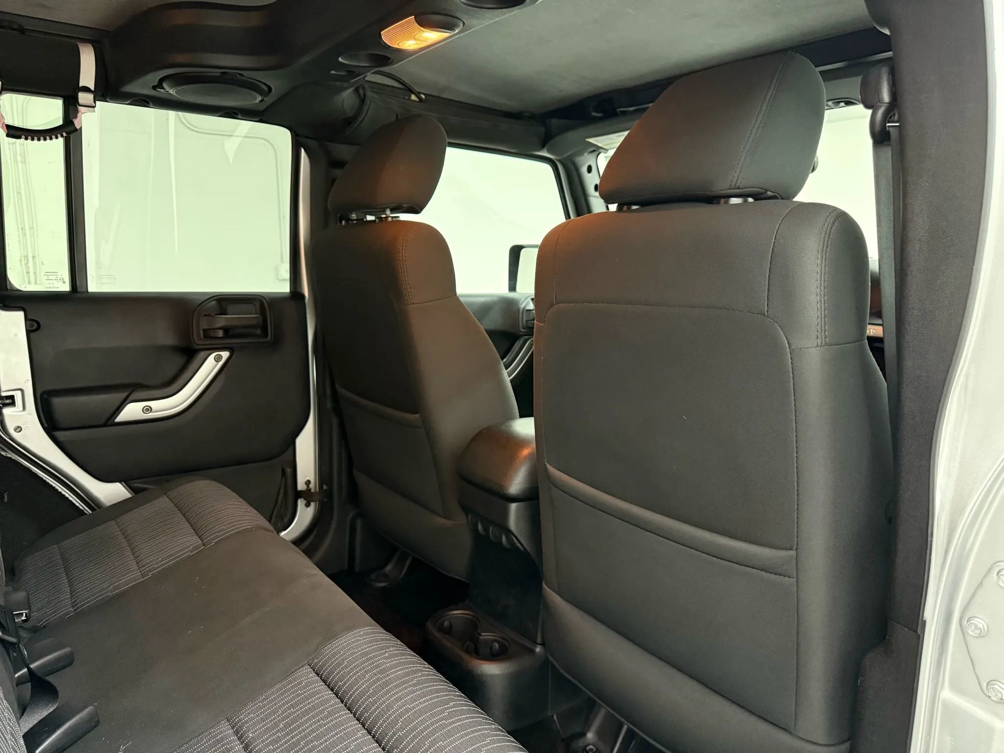 Used 2011 Jeep Wrangler Unlimited Sahara image 13