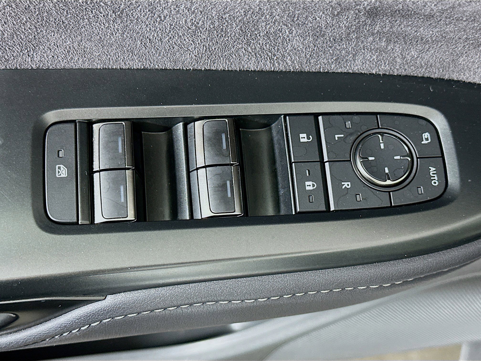 Used 2023 Lexus RZ 450e Premium w/ Accessory Package (Z1) image 15