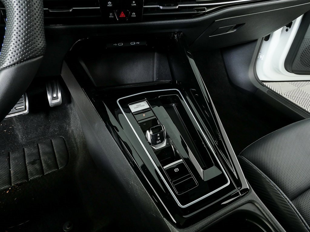 Used 2023 Volkswagen Golf R image 17