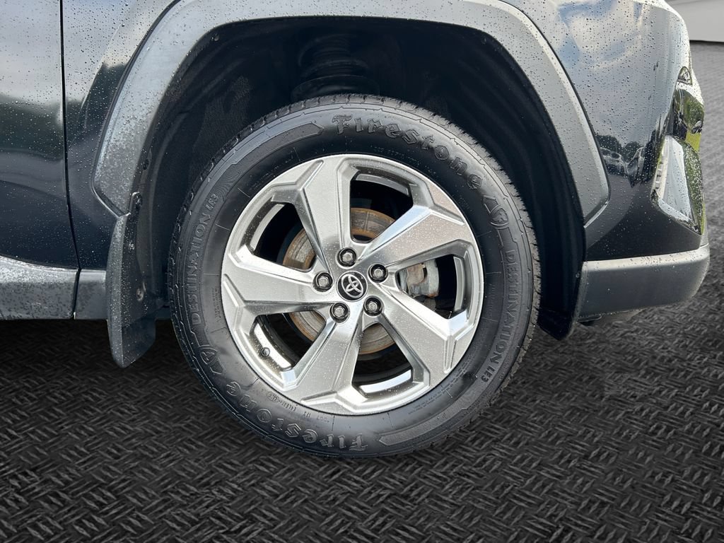 Used 2021 Toyota RAV4 XLE Premium AWD/4WD image 11