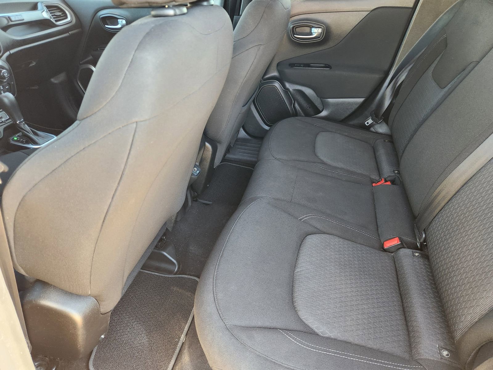 Used 2021 Jeep Renegade Latitude FWD image 29