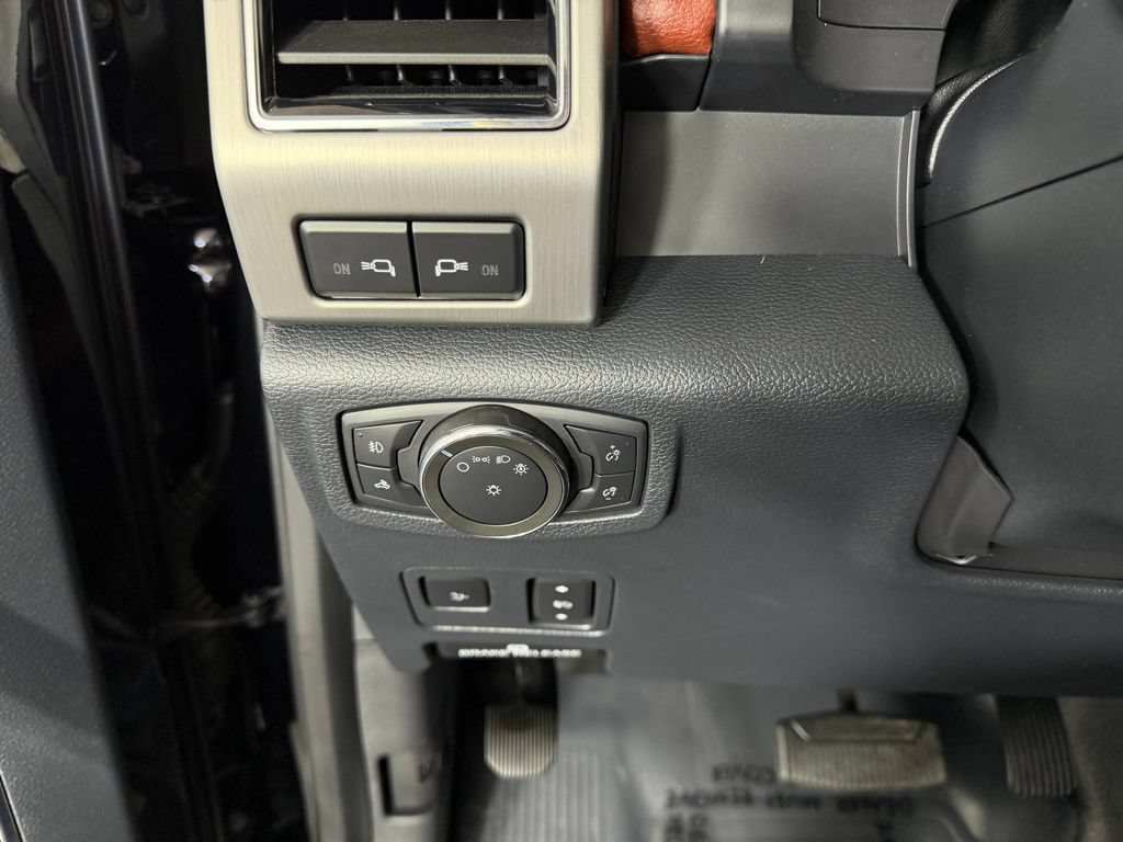 Used 2022 Ford F350 Platinum w/ Tremor Off-Road Package AWD/4WD image 16