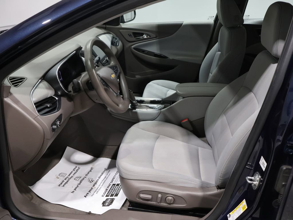 Used 2017 Chevrolet Malibu LT image 10