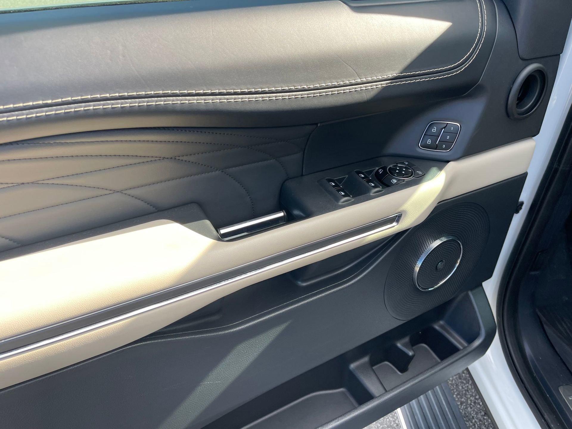 Used 2023 Ford Expedition Max Platinum image 12