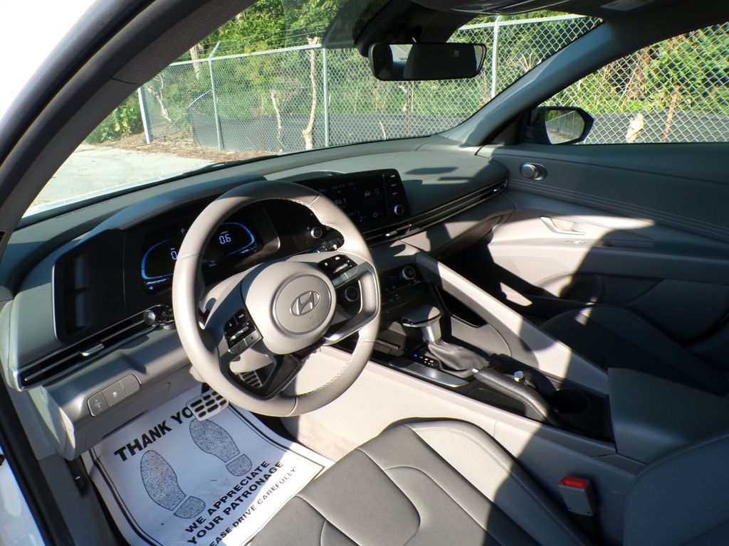 Certified 2025 Hyundai Elantra Sport FWD image 11