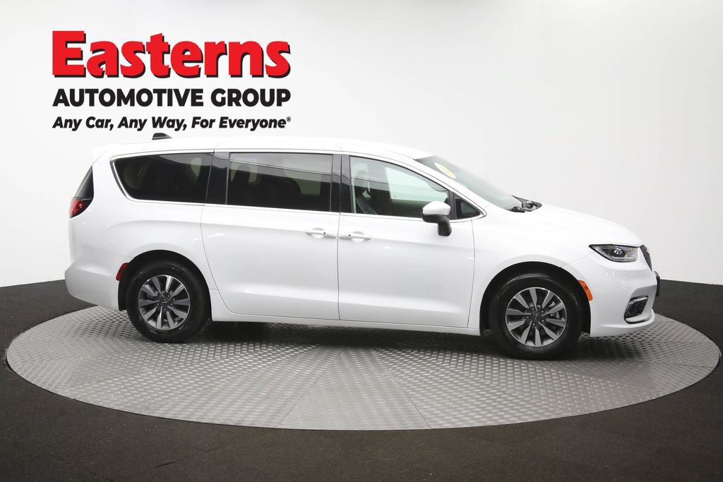 Used 2023 Chrysler Pacifica Touring-L FWD image 49