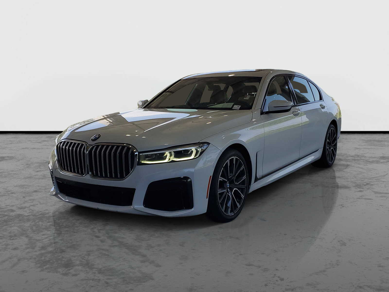 Used 2022 BMW 740i w/ M Sport Package RWD image 4