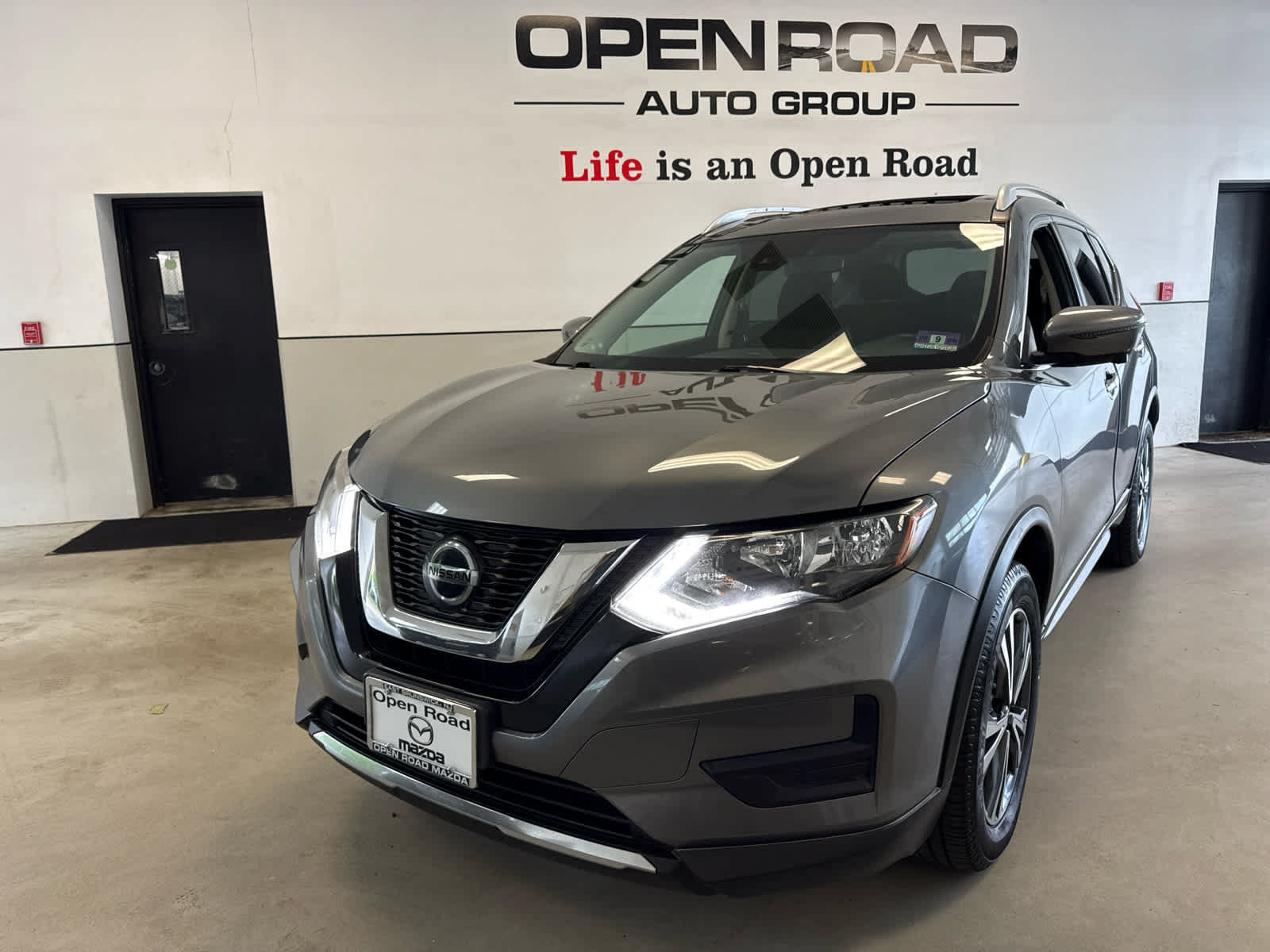 Used 2019 Nissan Rogue SV w/ Sun & Sound Touring Package AWD/4WD image 2