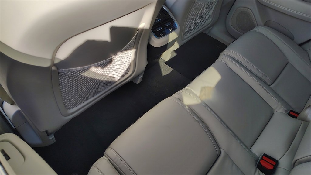 Used 2026 Volvo XC60 B5 Ultra w/ Climate Package PRO image 29