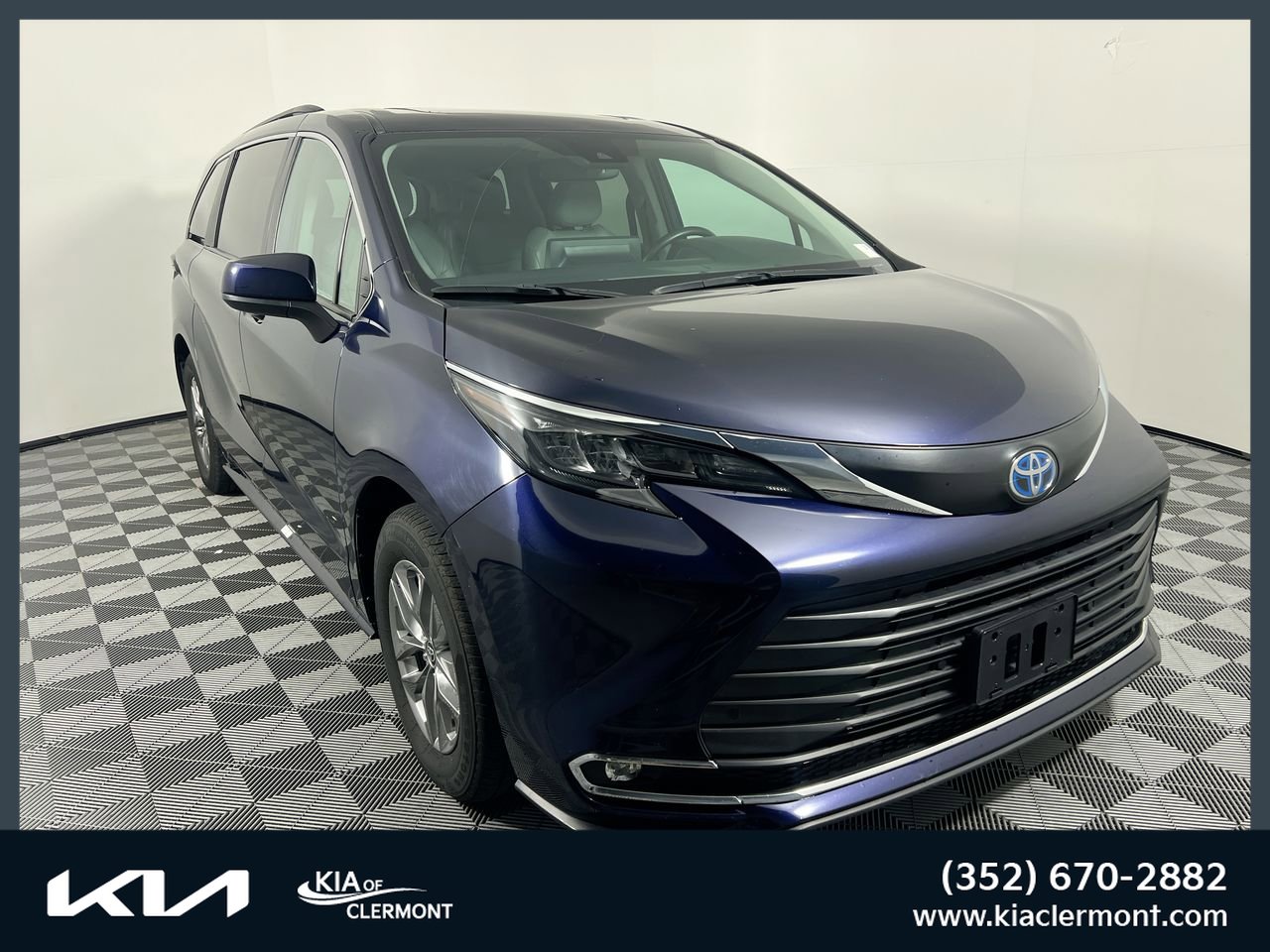 Used 2024 Toyota Sienna XLE
