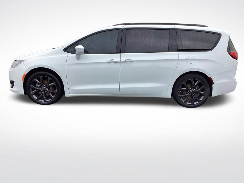 Used 2018 Chrysler Pacifica Touring-L Plus w/ S Appearance Package FWD image 6